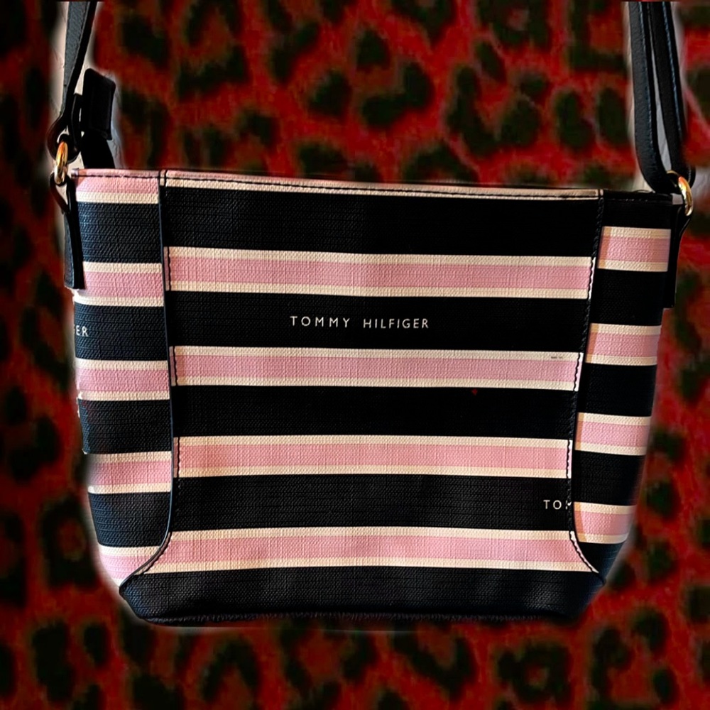 Tommy Hilfiger Signature Stripe Bag - Versatile Shoulder/Crossbody Design